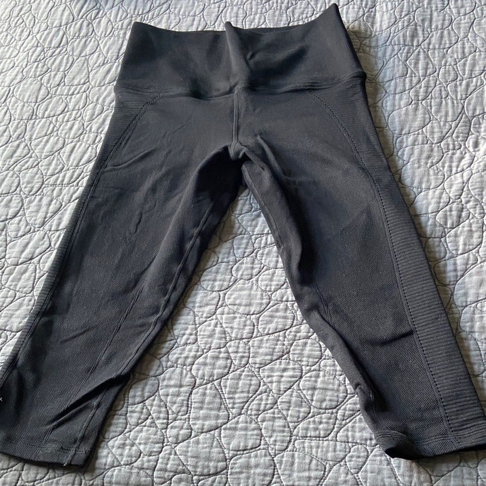 Avocado Black Capri Leggings